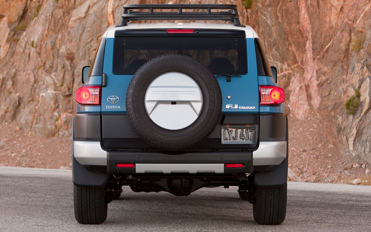 Comparison - Toyota Land Cruiser Prado 2015 - vs - Toyota FJ Cruiser ...